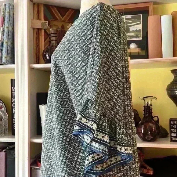 NWT Max Studio Women’s plus size crepe tie front blouse. Size 1 X - Picture 5 of 11